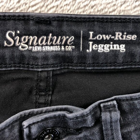 Levis Signature Womens Jeans Size 10S Low-Rise Jegging Skinny Leg Black Denim - Picture 3 of 16